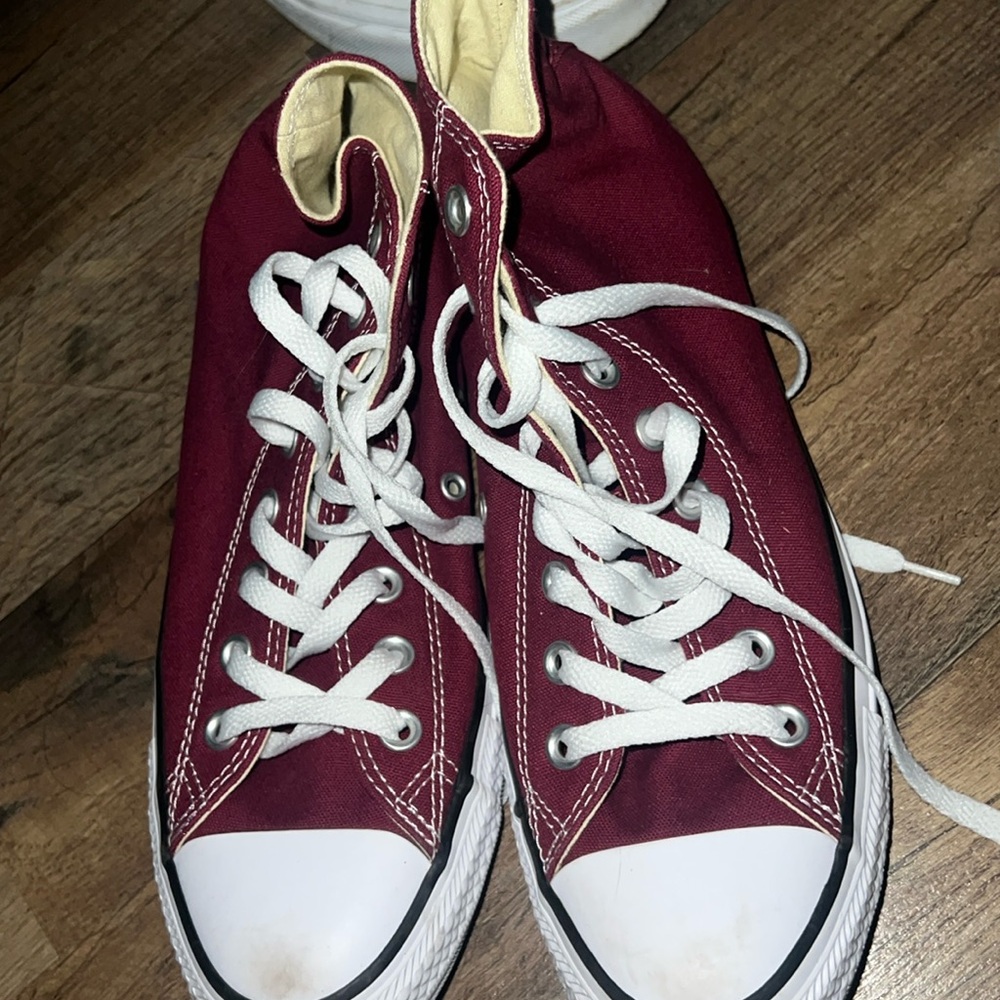 Burgundy converse barley worn great condition laces are white still